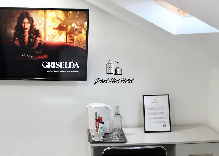 The Mini Hotel -Birmingham City-Free Breakfast